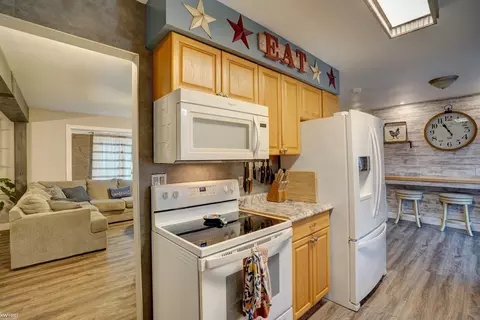 Kitchen - 7130 Lapeer, Davison, MI 48423 photo 3 of 4