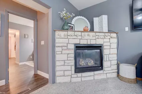 Entry Way - 7130 Lapeer, Davison, MI 48423 photo 3 of 5