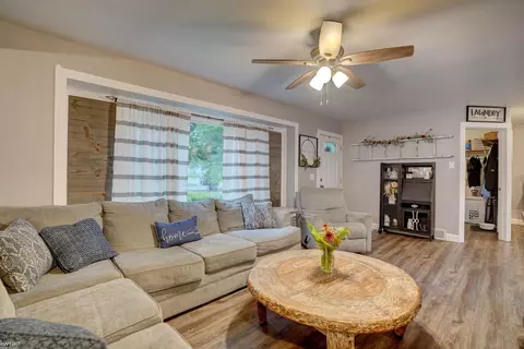 Living - 7130 Lapeer, Davison, MI 48423 photo 3 of 5