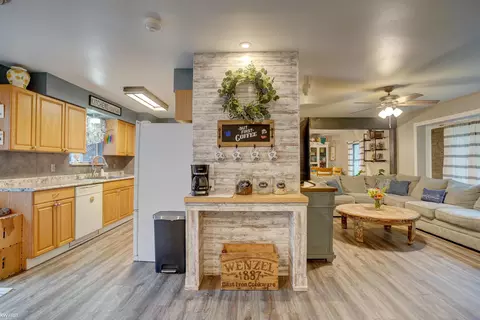 Kitchen - 7130 Lapeer, Davison, MI 48423 photo 4 of 4