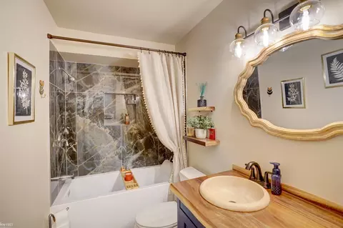 Bath - 7130 Lapeer, Davison, MI 48423 photo 1 of 8