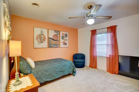 Bedroom - 7130 Lapeer, Davison, MI 48423 photo 6 of 8