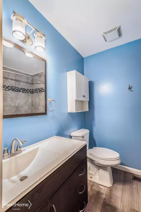 Bath - 5482 Meadowcrest, Flint, MI 48532 photo 1 of 2