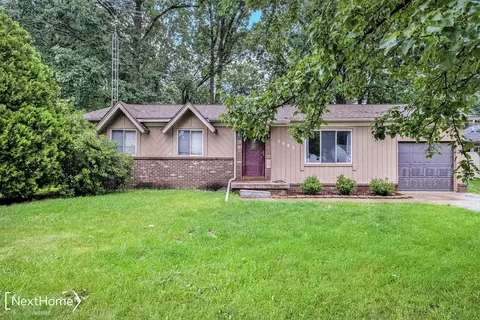 5482 Meadowcrest, Flint, MI 48532