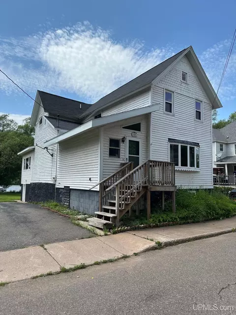 305 Oak, Ishpeming, MI 49849