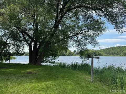 305 Oak, Ishpeming, MI 49849 photo 4