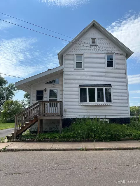 305 Oak, Ishpeming, MI 49849 photo 2