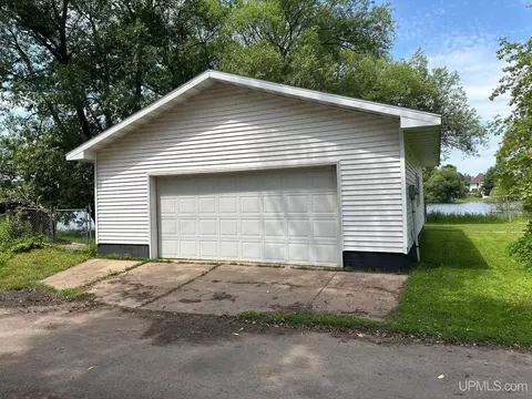 305 Oak, Ishpeming, MI 49849 photo 5