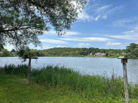 305 Oak, Ishpeming, MI 49849 photo 3