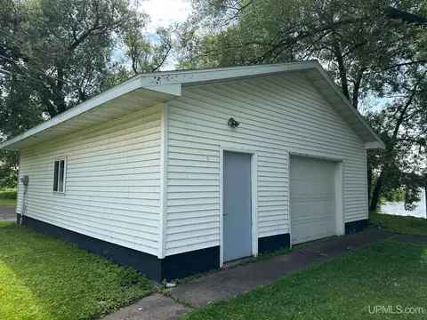 305 Oak, Ishpeming, MI 49849 photo 6