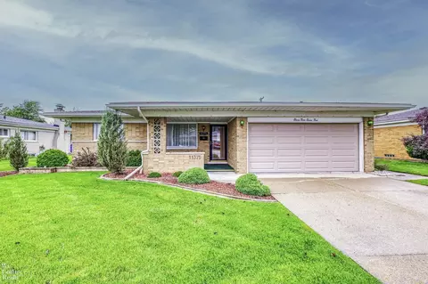 11375 Racine Rd, Warren, MI 48093