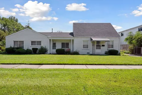 29706 Maison, Saint Clair Shores, MI 48082