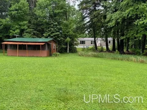 106 E Silver Lk, Iron River, MI 49935