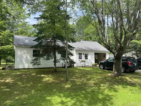 4728 17th, Escanaba, MI 49829