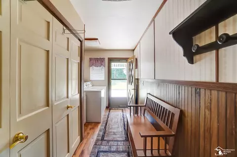 Entry Way - 735 E Hurd, Monroe, MI 48162 photo 2 of 2