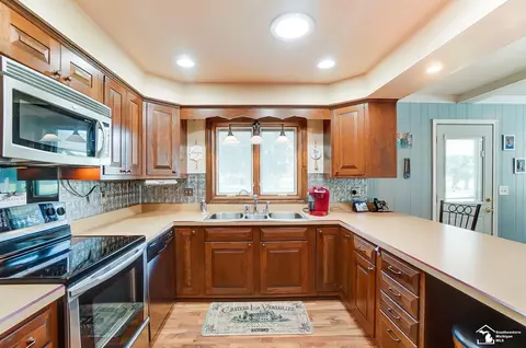 Kitchen - 735 E Hurd, Monroe, MI 48162 photo 3 of 6