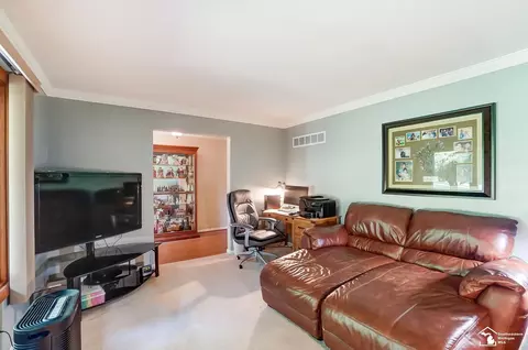 Living - 735 E Hurd, Monroe, MI 48162 photo 2 of 4