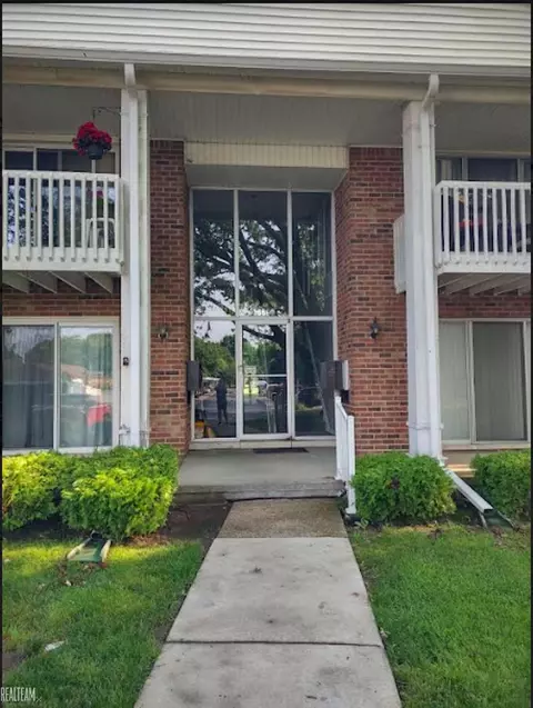 16890 Edloytom #135, Clinton Township, MI 48038