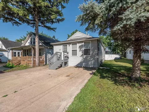826 Adams, Monroe, MI 48161