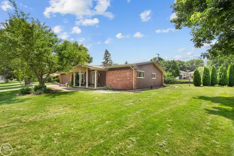 50411 Surrey, Utica, MI 48317