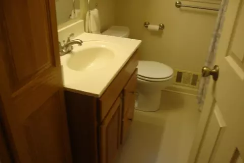 Bath - 1411 Bradley, Flint, MI 48503 photo 1 of 2