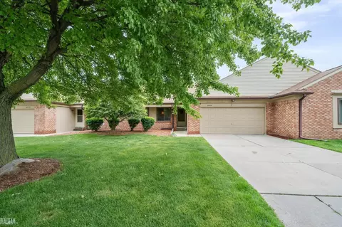 38566 Cypress Mdw, Clinton Township, MI 48036