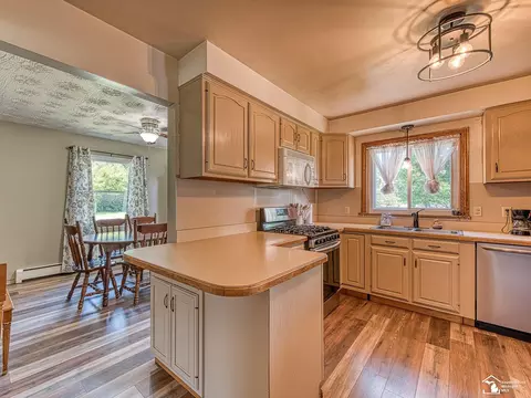 Kitchen - 12790 Beaver, Carleton, MI 48117 photo 3 of 4