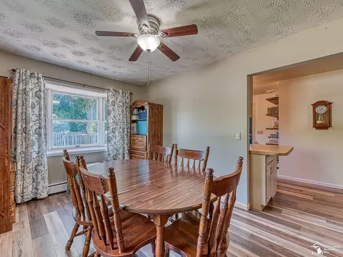 Dining - 12790 Beaver, Carleton, MI 48117 photo 2 of 3