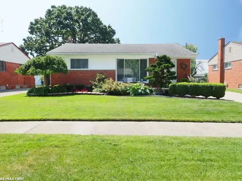 21224 Parkway, Saint Clair Shores, MI 48082