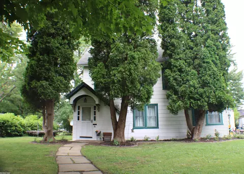 5 W Wood, Yale, MI 48097