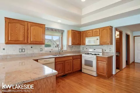 54296 Jack, Macomb, MI 48042 photo 10