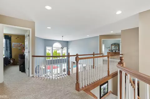 Entry Way - 49508 Evanston, Macomb, MI 48044 photo 5 of 8