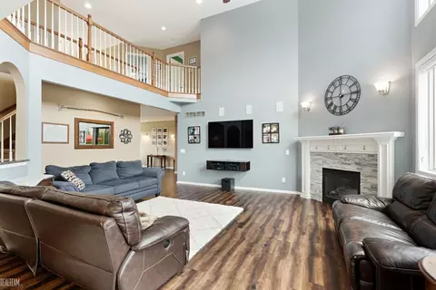 Living - 49508 Evanston, Macomb, MI 48044 photo 5 of 5