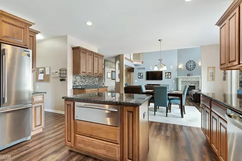 Kitchen - 49508 Evanston, Macomb, MI 48044 photo 4 of 6