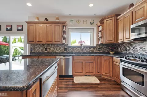 Kitchen - 49508 Evanston, Macomb, MI 48044 photo 5 of 6