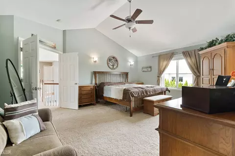 Bedroom - 49508 Evanston, Macomb, MI 48044 photo 1 of 4