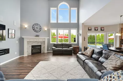 Living - 49508 Evanston, Macomb, MI 48044 photo 3 of 5