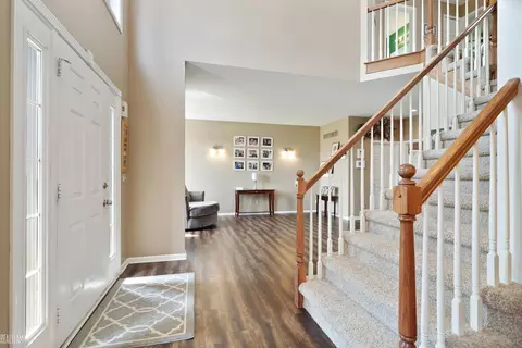 Entry Way - 49508 Evanston, Macomb, MI 48044 photo 2 of 8