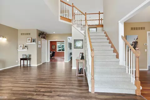 Entry Way - 49508 Evanston, Macomb, MI 48044 photo 1 of 8