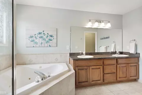 Bath - 49508 Evanston, Macomb, MI 48044 photo 3 of 5