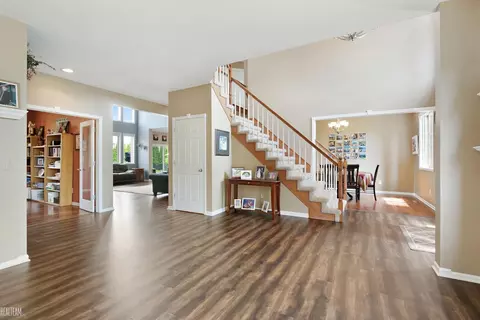Entry Way - 49508 Evanston, Macomb, MI 48044 photo 4 of 8