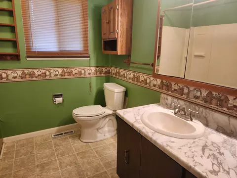 Bath - 4572 N Elevator, Pinconning, MI 48650 photo 2 of 3