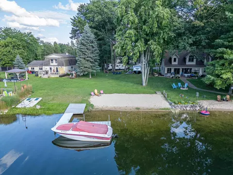 4640 Queens, Gladwin, MI 48624 photo 2