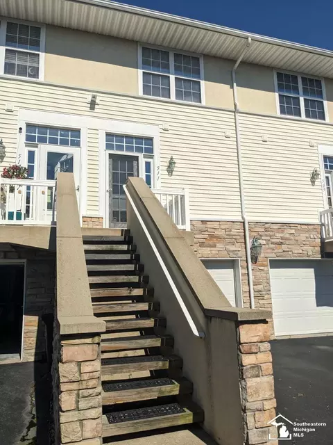 511 Mackinaw, Luna Pier, MI 48157