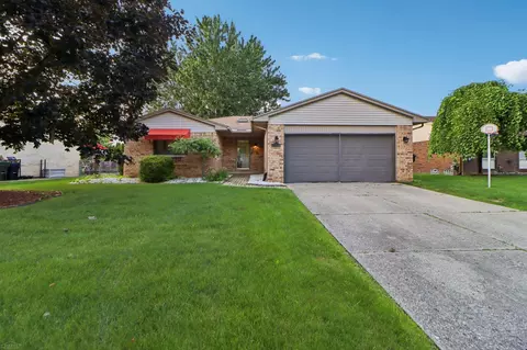 37634 Streamview Dr, Sterling Heights, MI 48312