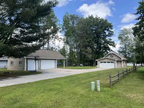 2682 W River Dr, Gladwin, MI 48624