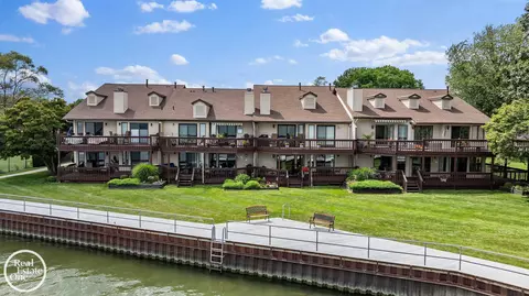 34946 Island Vw, Harrison Township, MI 48045