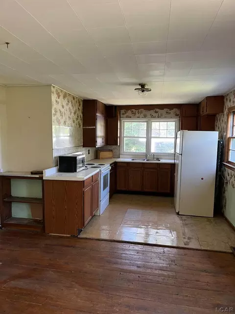 2525 E Vly, Adrian, MI 49221 photo 2