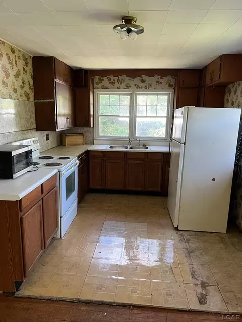 2525 E Vly, Adrian, MI 49221 photo 3