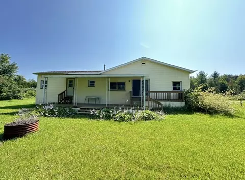 5202 Middle Rd, Hope, MI 48628